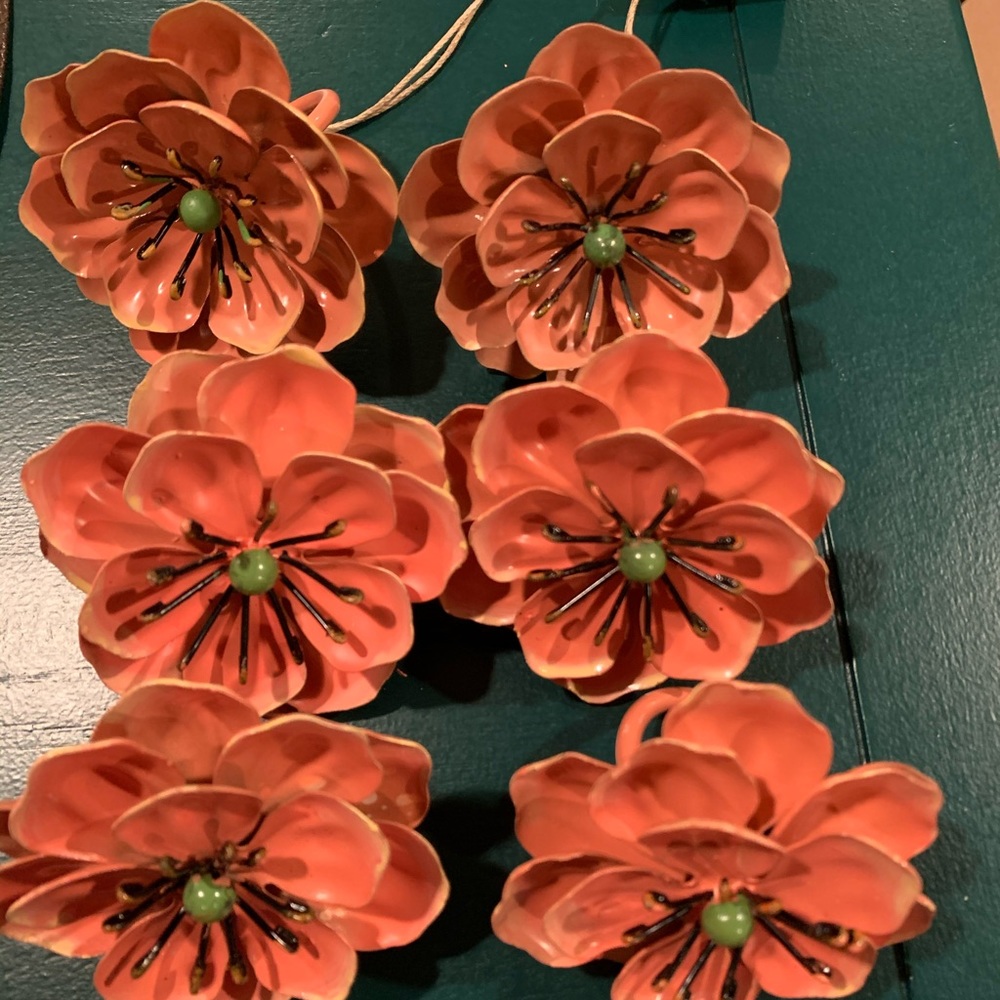 6 Metal Flower Napkin Rings